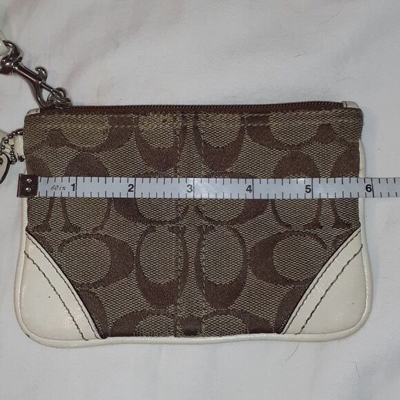 Coach C Wristlet White Patent Leather Older - Picture 4 of 4